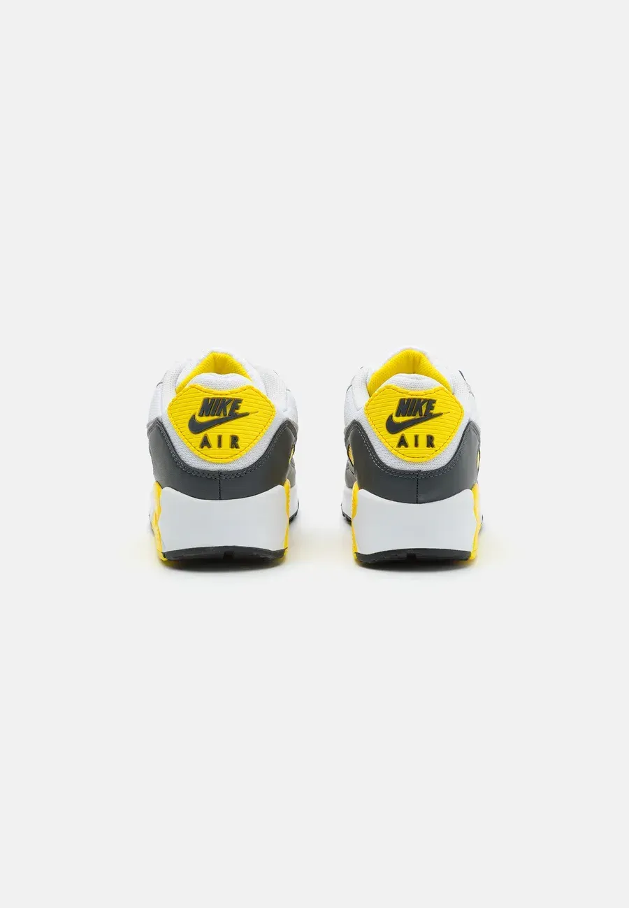 Фото № 3 с приближением к товару «‎AIR MAX 90»