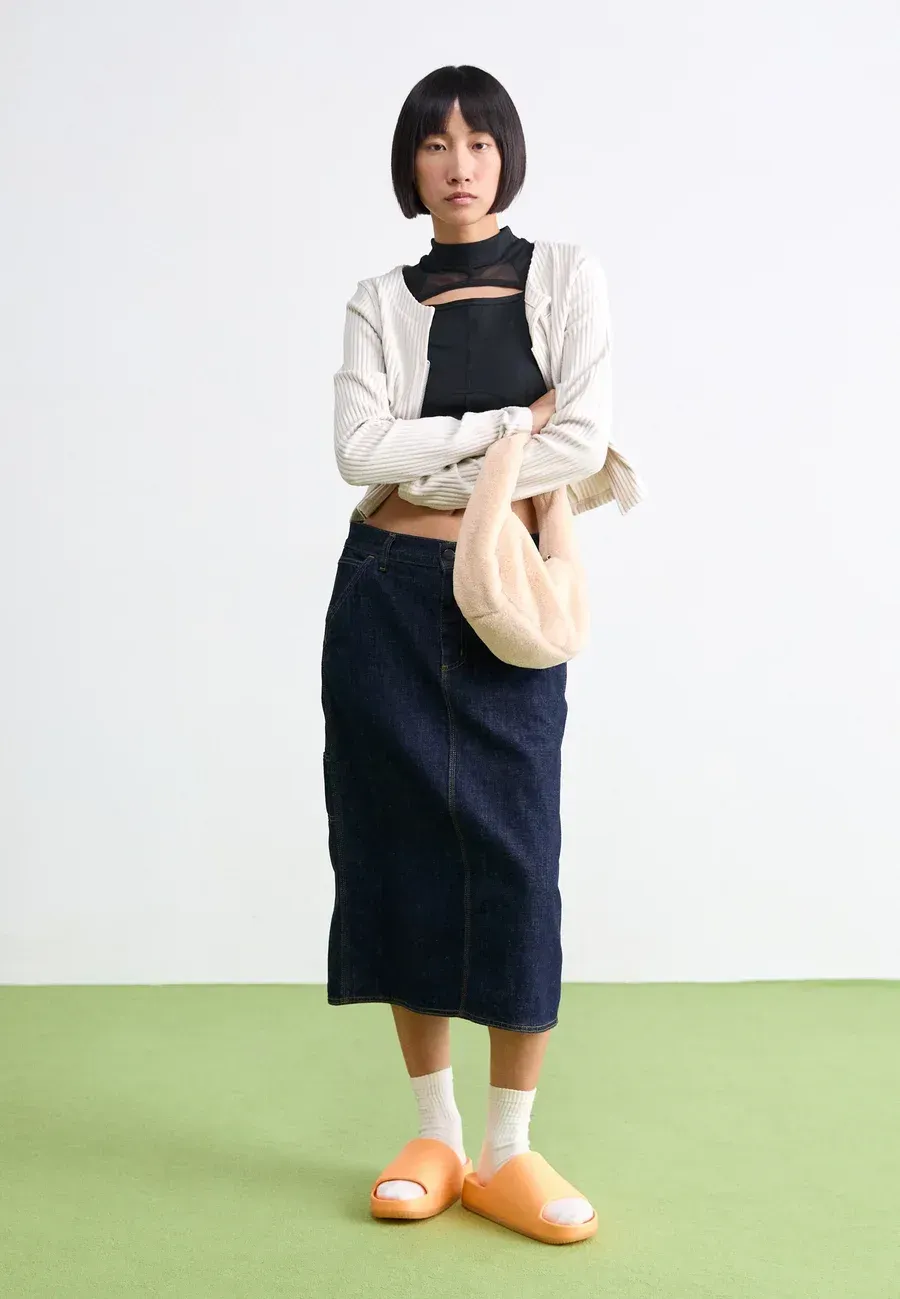 Фото № 3 с приближением к товару «‎CALM SLIDE»