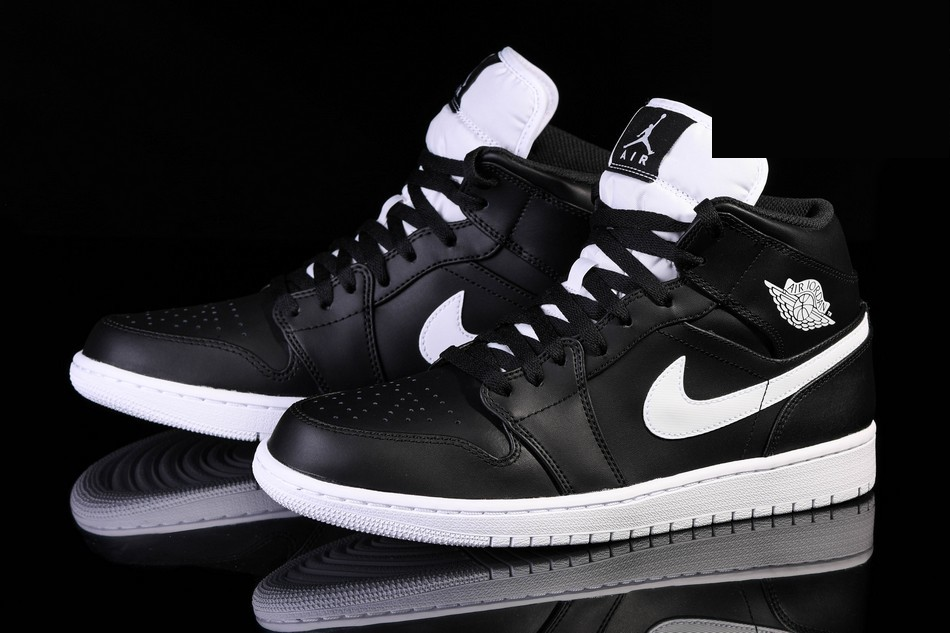 Фото № 3 с приближением к товару «‎Nike Air Jordan 1 Retro »