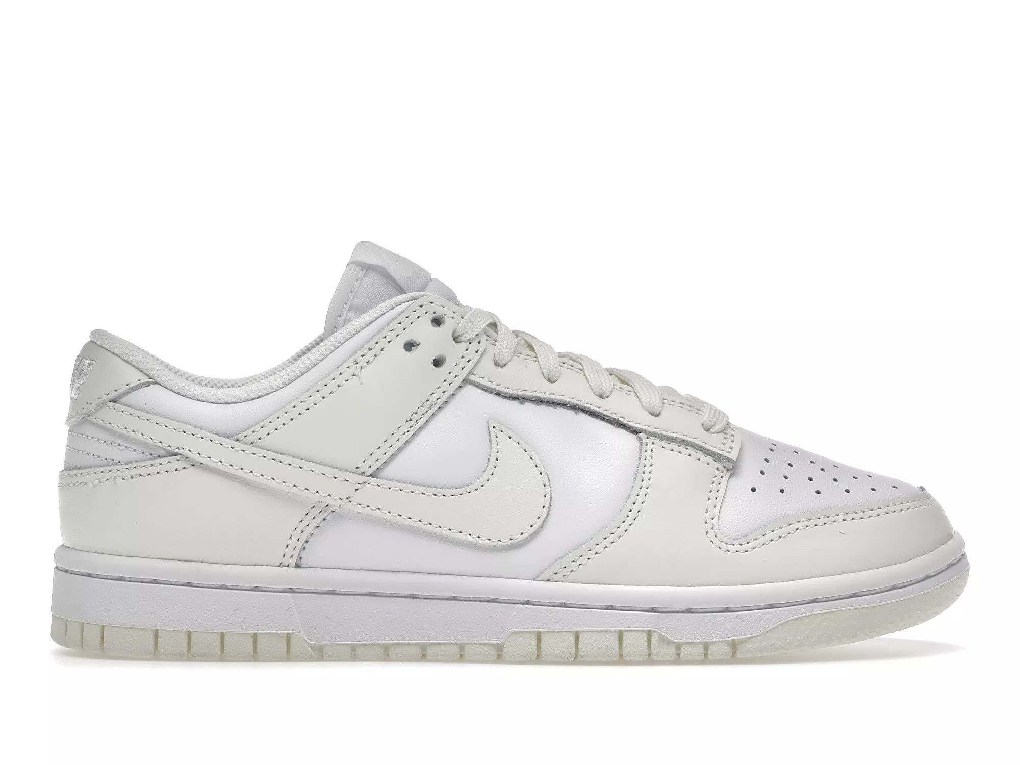 Фото № 1 с приближением к товару «‎Nike Dunk Low Retro Coconut Milk »