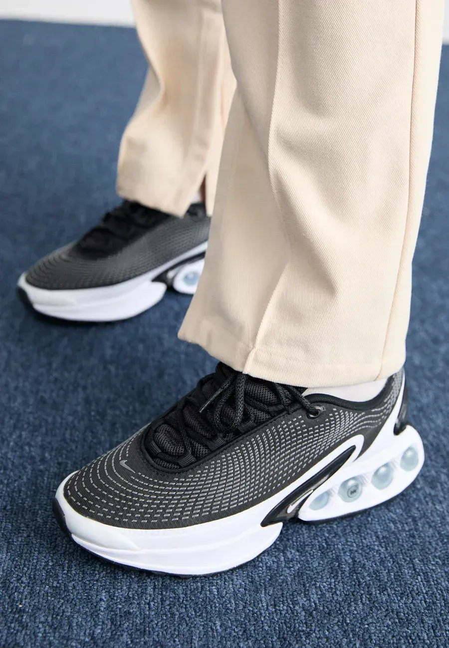 Фото № 2 с приближением к товару «‎AIR MAX DN»
