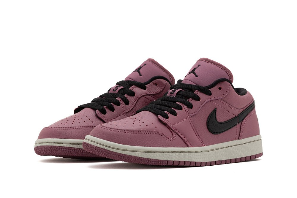 Фото № 3 с приближением к товару «‎Nike Air Jordan 1 Retro Wmns Mulberry »