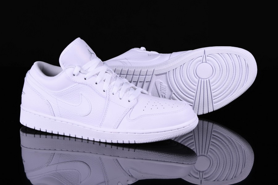 Фото № 4 с приближением к товару «‎Nike Air Jordan 1 Retro Triple »