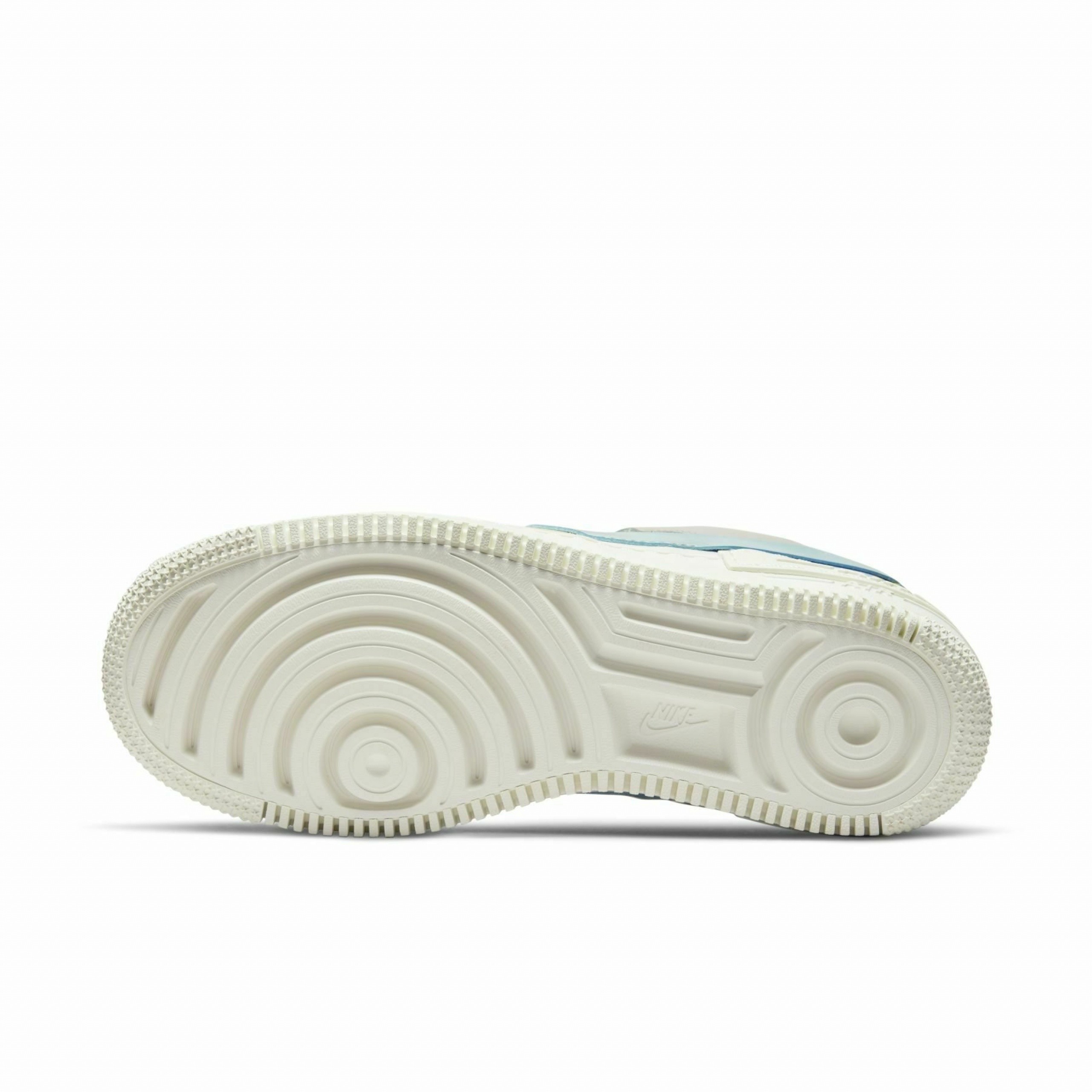 Фото № 5 с приближением к товару «‎Nike Shadow »