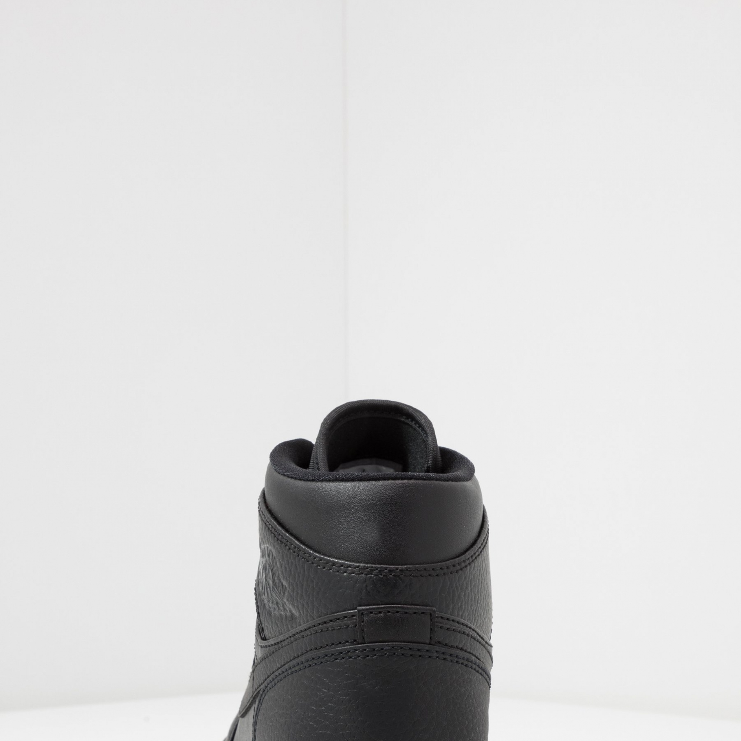 Фото № 4 с приближением к товару «‎Air Jordan 1 »