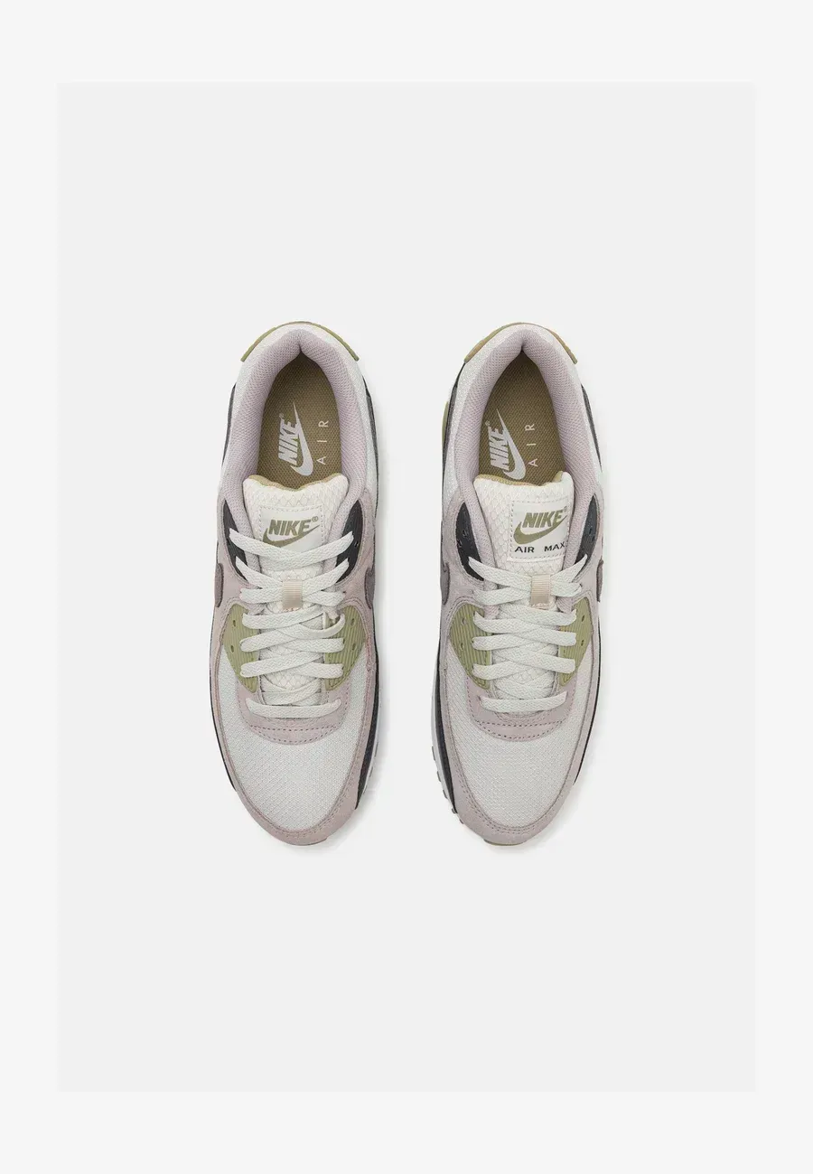 Фото № 4 с приближением к товару «‎AIR MAX 90»