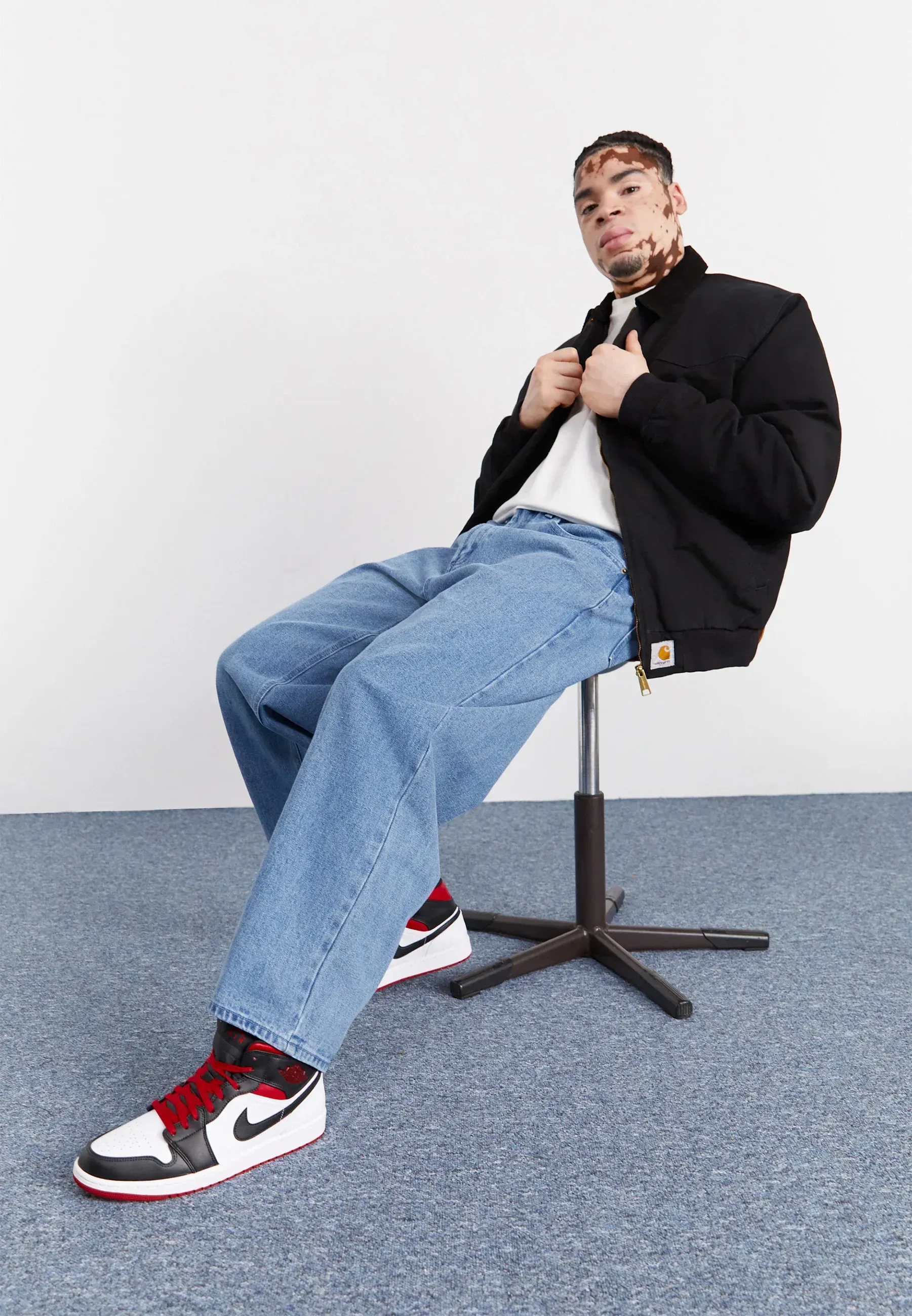 Фото № 3 с приближением к товару «‎AIR JORDAN 1 MID»