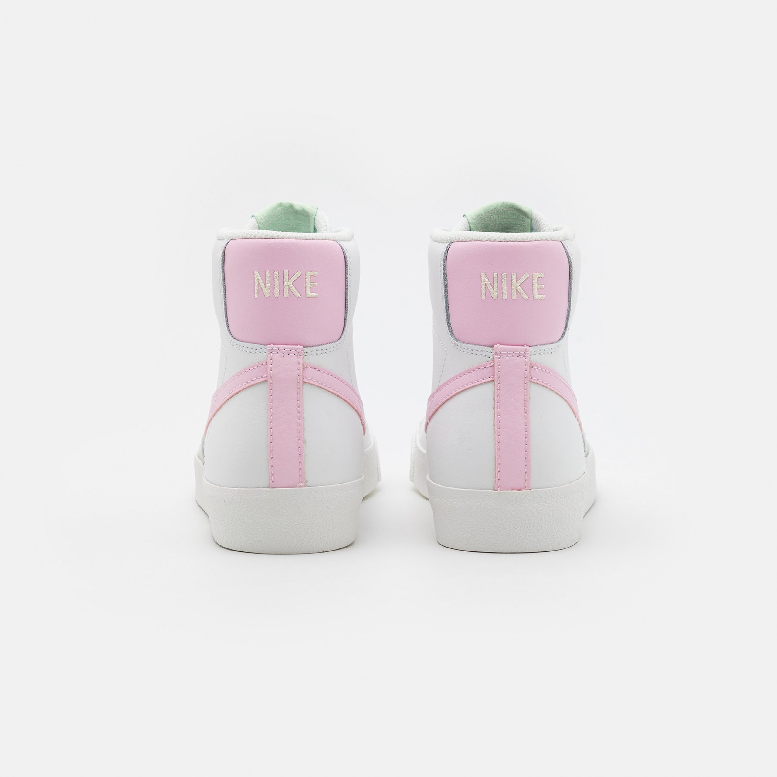 Фото № 3 с приближением к товару «‎Nike Blazer 77 »