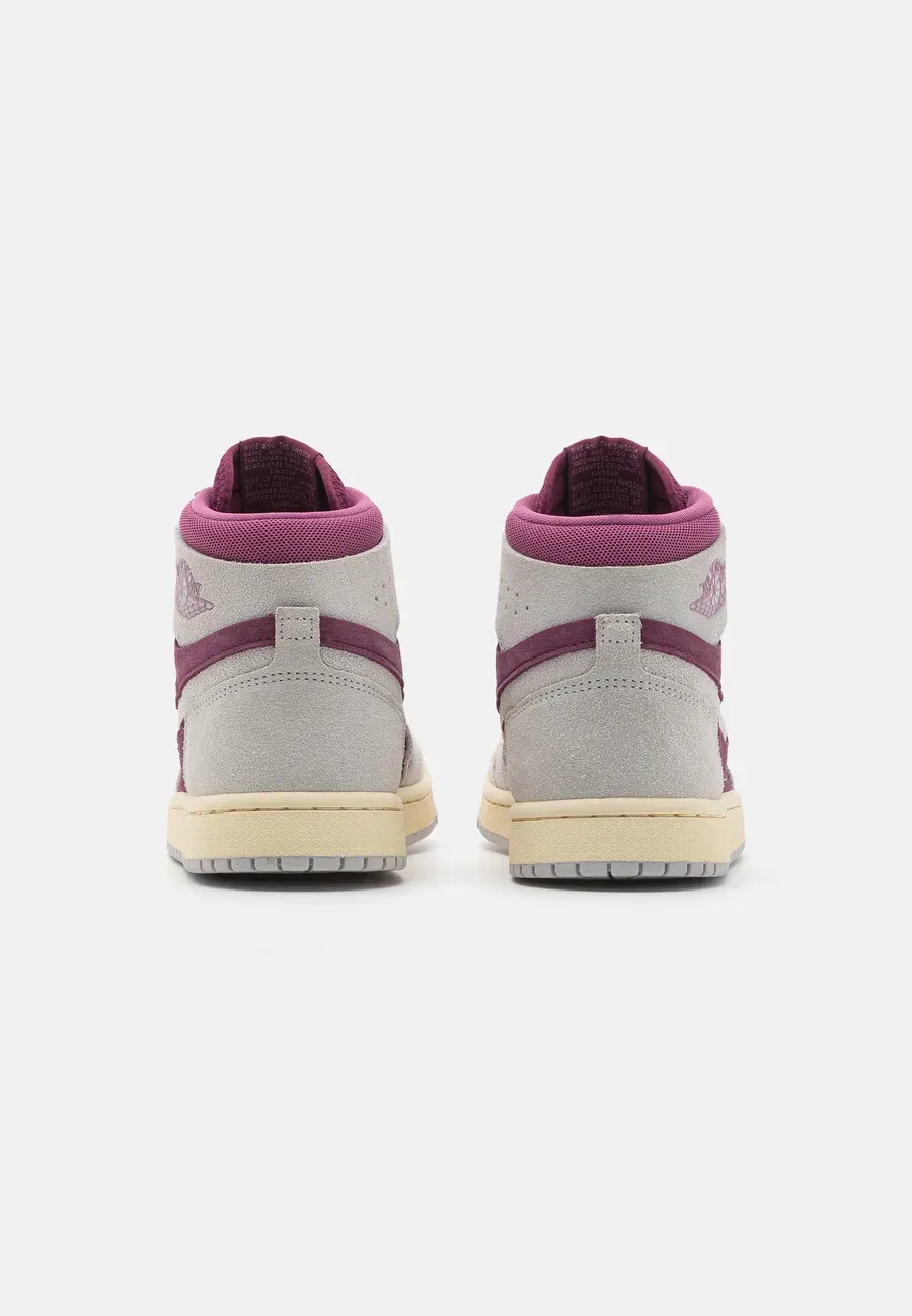 Фото № 3 с приближением к товару «‎AIR JORDAN 1 ZOOM CMFT»