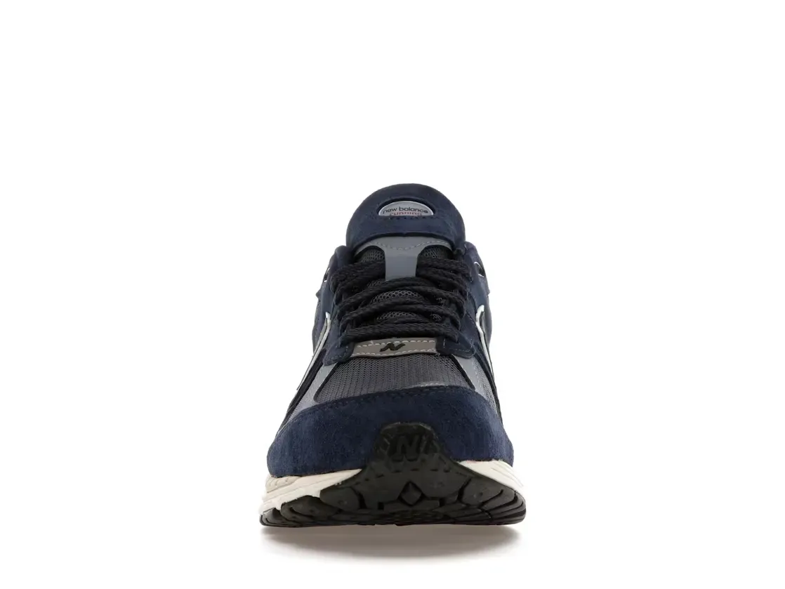 Фото № 2 с приближением к товару «‎New Balance 2002R»