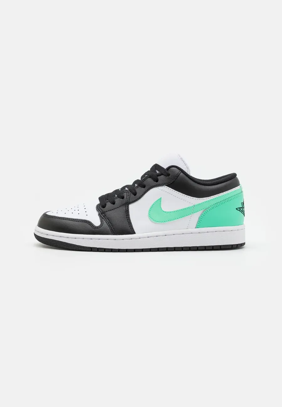 Фото № 1 с приближением к товару «‎AIR JORDAN 1 LOW»