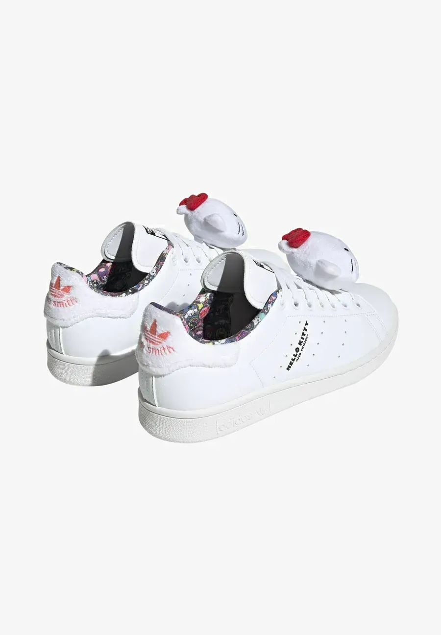 Фото № 4 с приближением к товару «‎STAN SMITH»