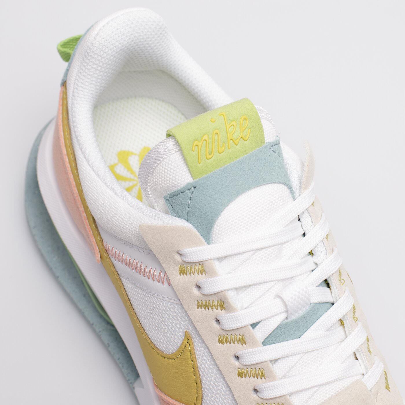 Фото № 5 с приближением к товару «‎Nike Wmns Air Max Pre-Day»