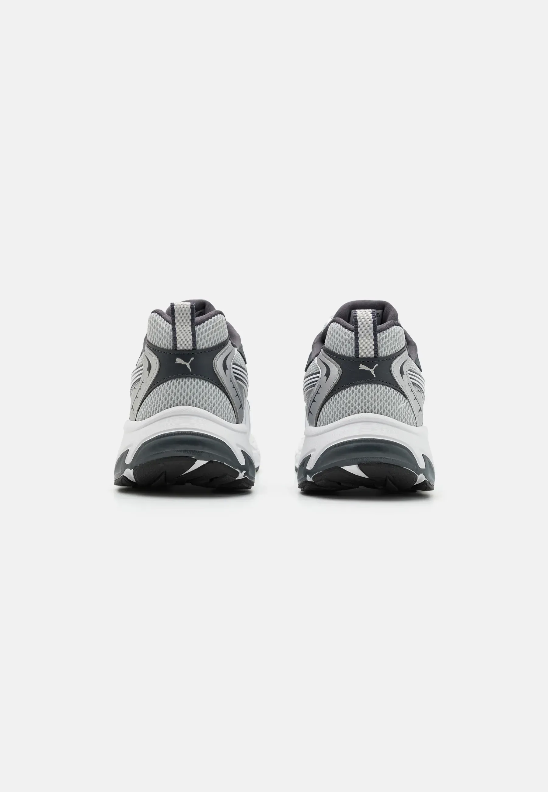 Фото № 3 с приближением к товару «‎MORPHIC»