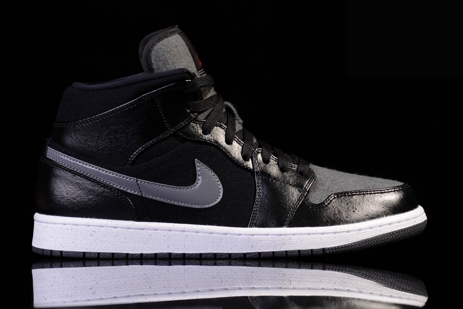 Фото № 3 с приближением к товару «‎Nike Air Jordan 1 Retro Premium Winterized »