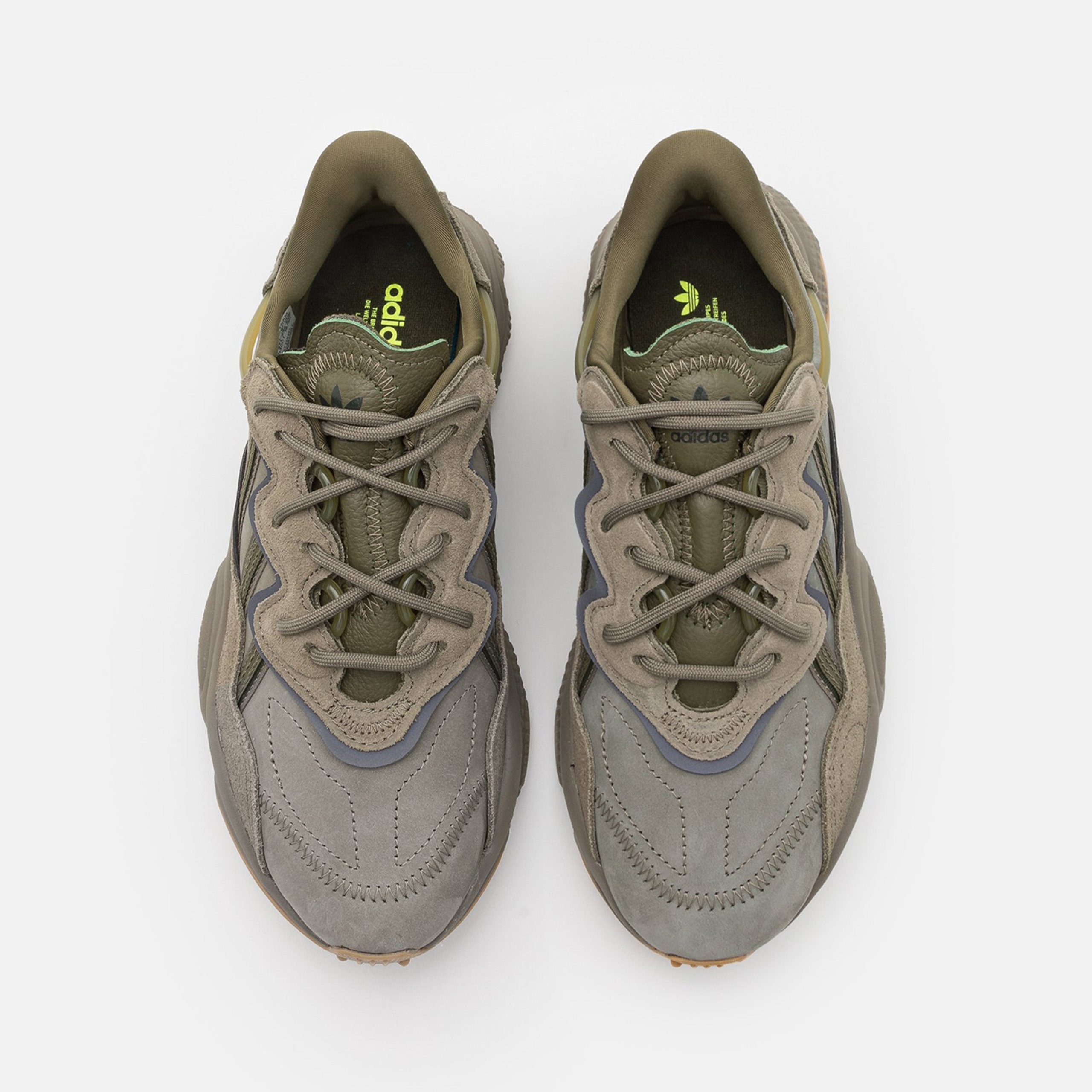 Фото № 4 с приближением к товару «‎Adidas Ozweego »