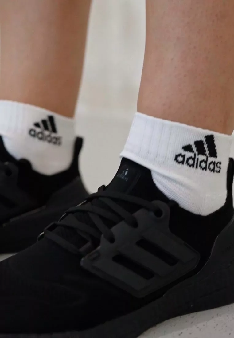 Фото № 2 с приближением к товару «‎ULTRABOOST 22 »