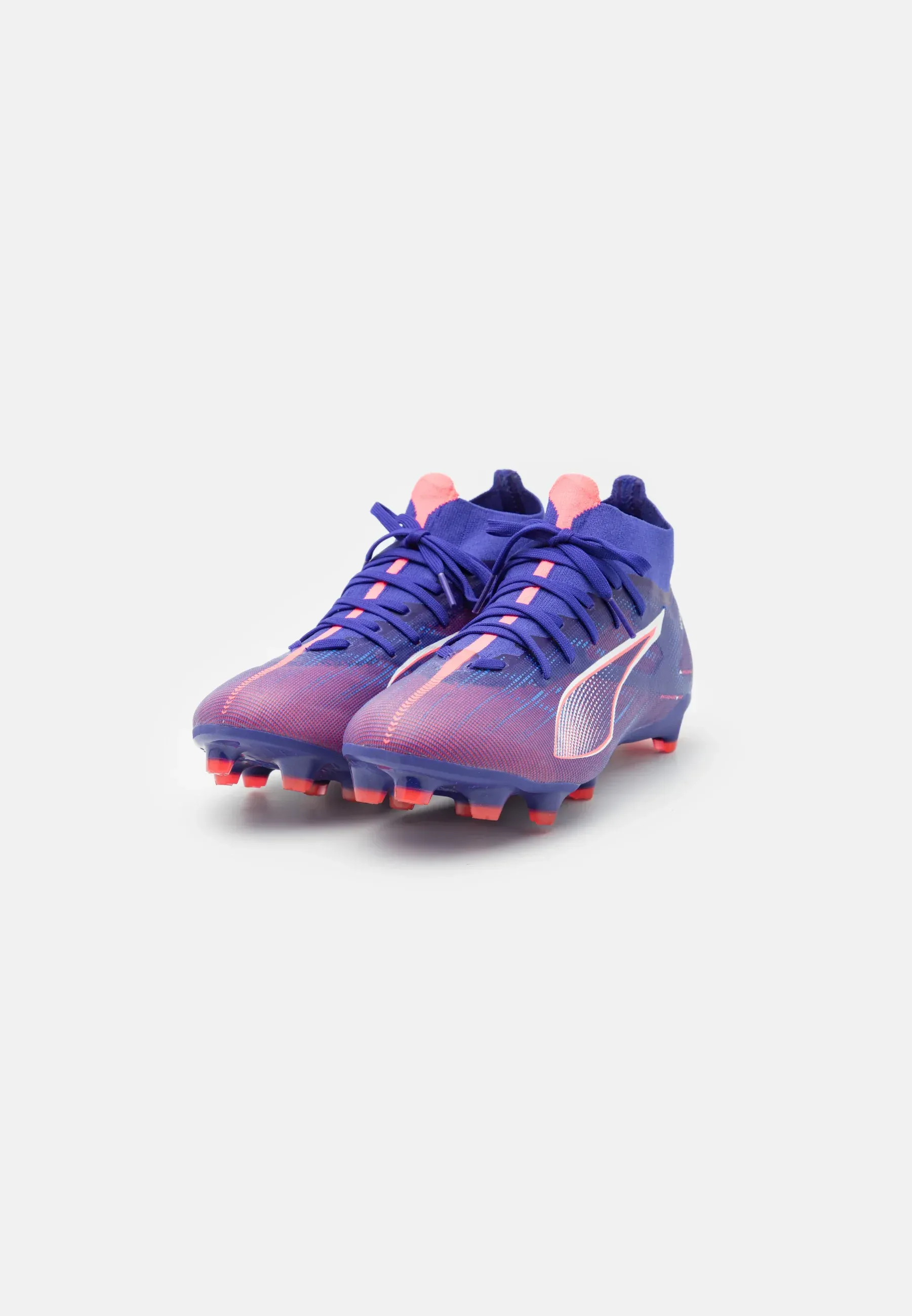 Фото № 2 с приближением к товару «‎ULTRA 5 MATCH LACELESS FG/AG»