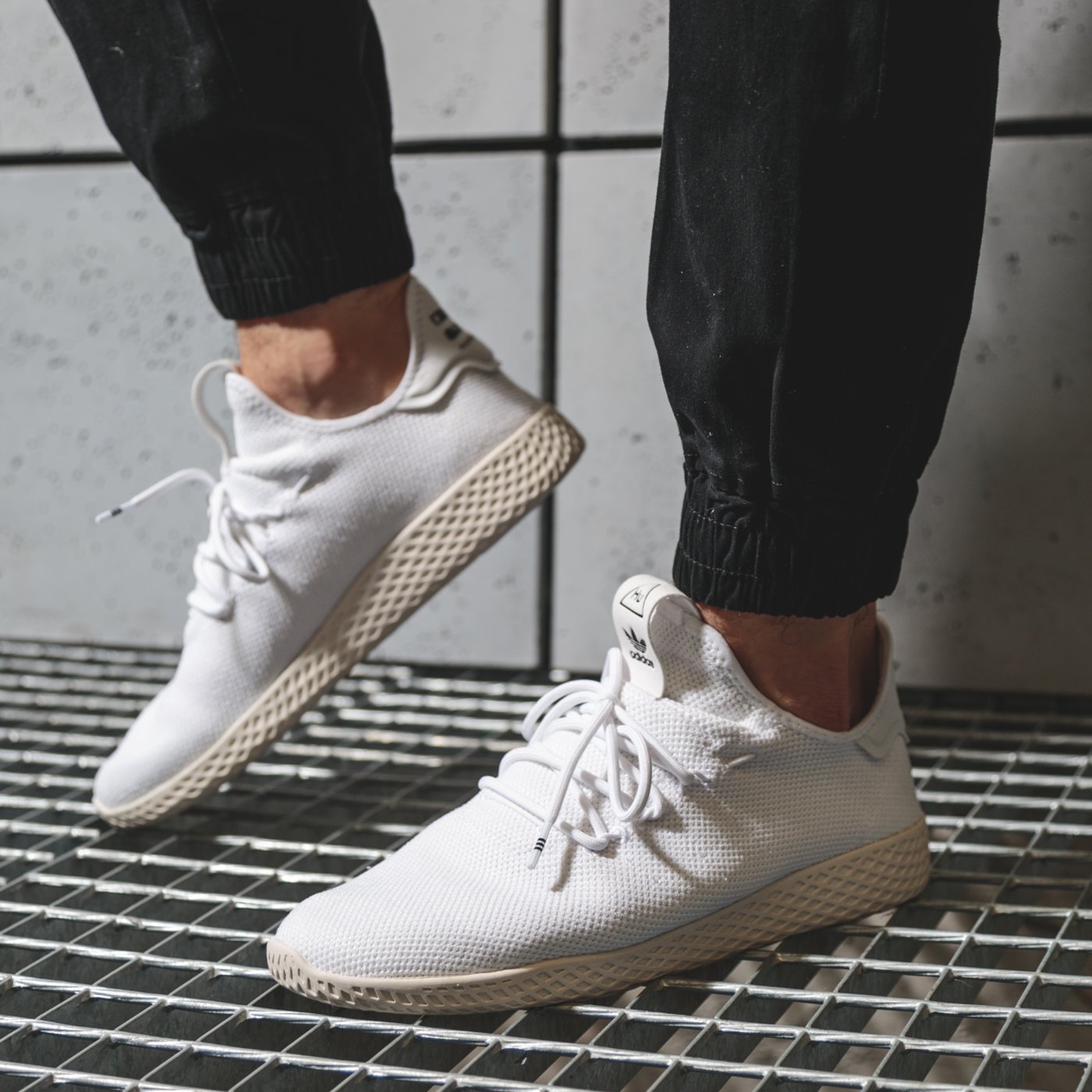Фото № 3 с приближением к товару «‎Adidas PW HU»