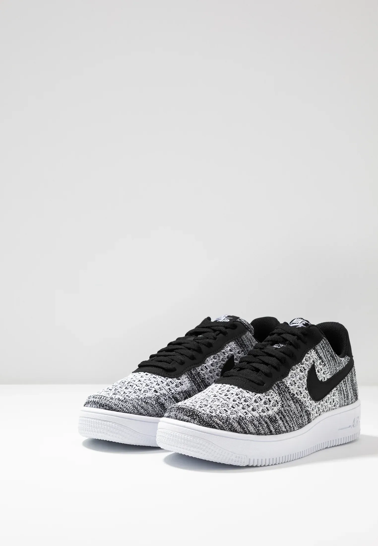 Фото № 3 с приближением к товару «‎AIR FORCE 1 FLYKNIT 2.0»