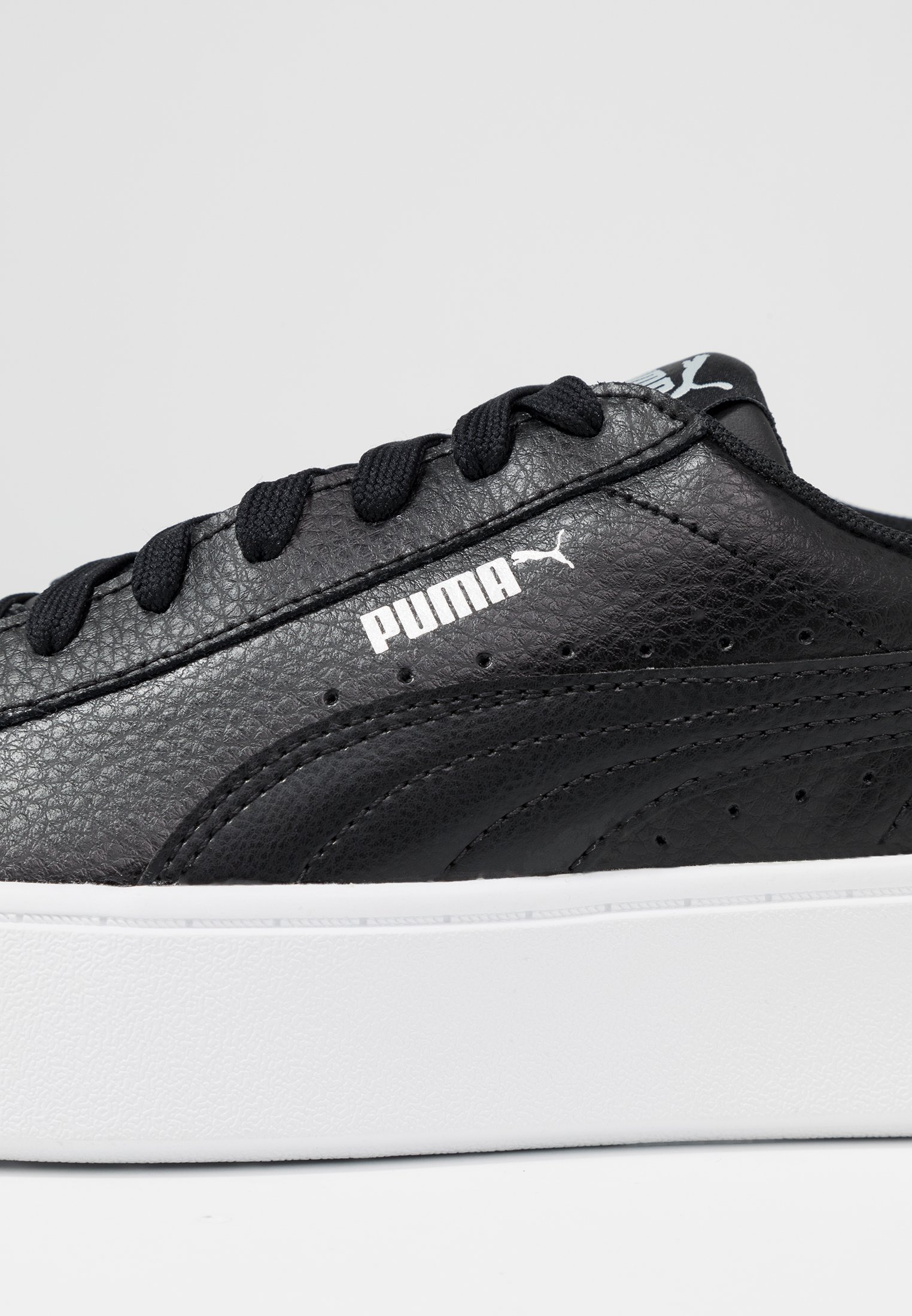 Фото № 3 с приближением к товару «‎Puma Vikky Stacked »