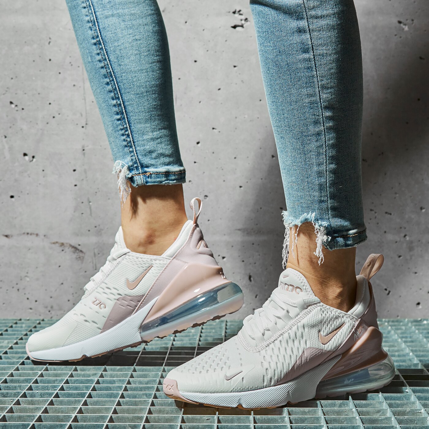 Фото № 2 с приближением к товару «‎Nike Wmns Air Max 270 Ess»