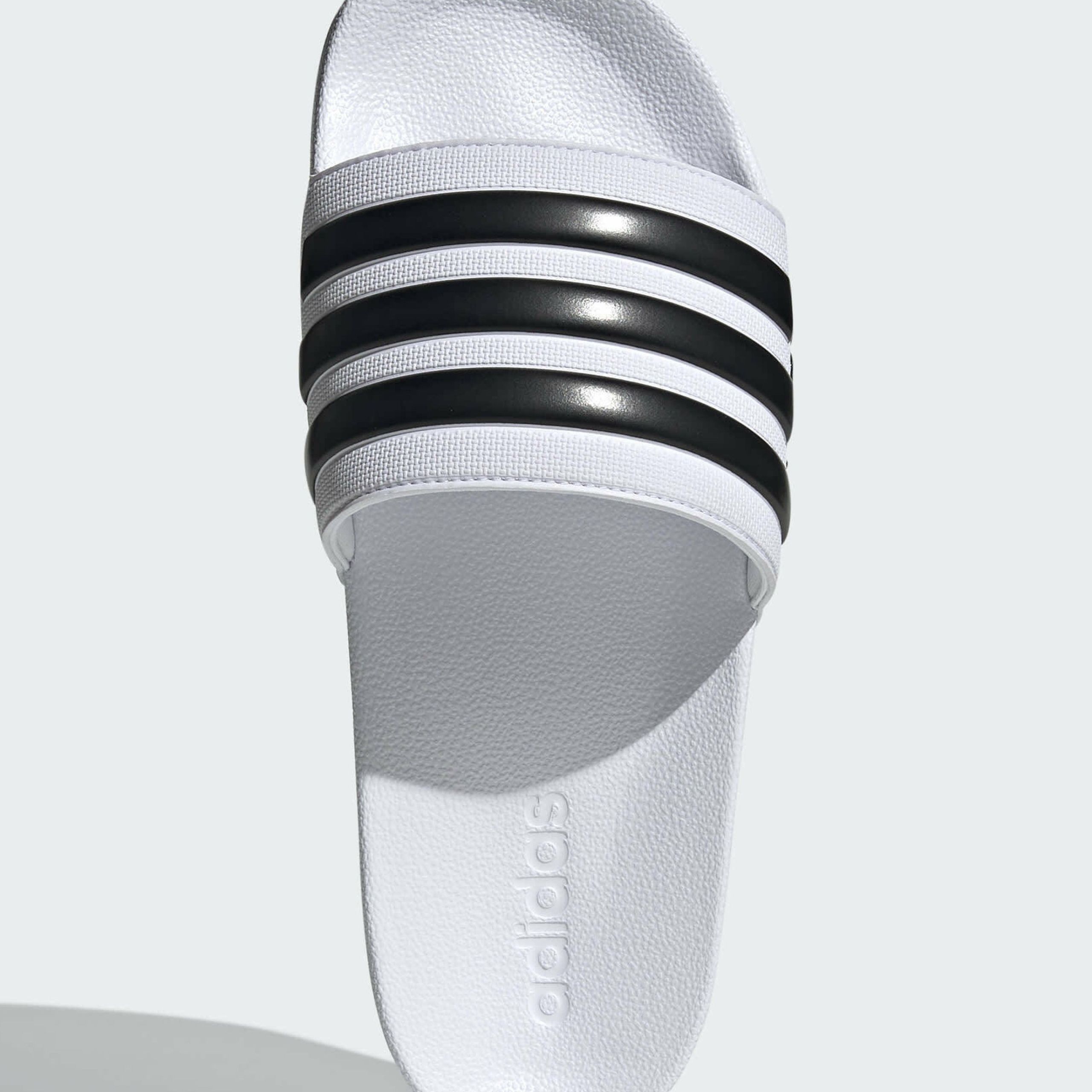 Фото № 3 с приближением к товару «‎Adidas»