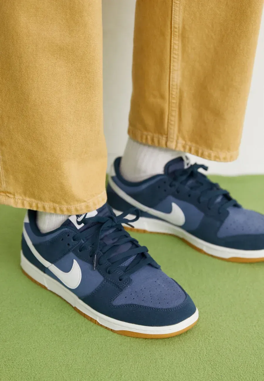 Фото № 2 с приближением к товару «‎DUNK RETRO»