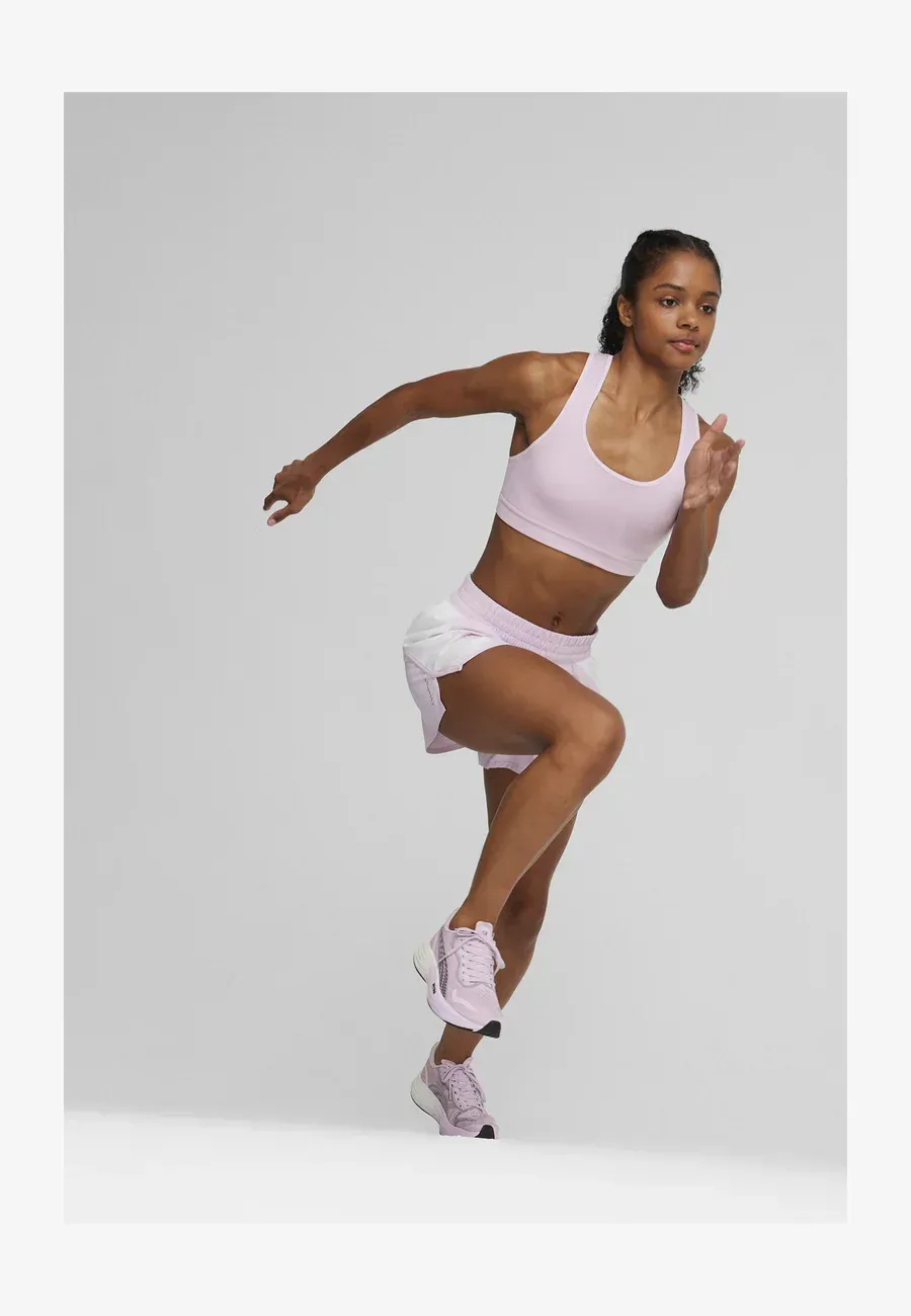 Фото № 1 с приближением к товару «‎Road running shoes»