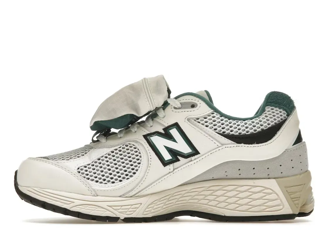Фото № 3 с приближением к товару «‎New Balance 2002R»