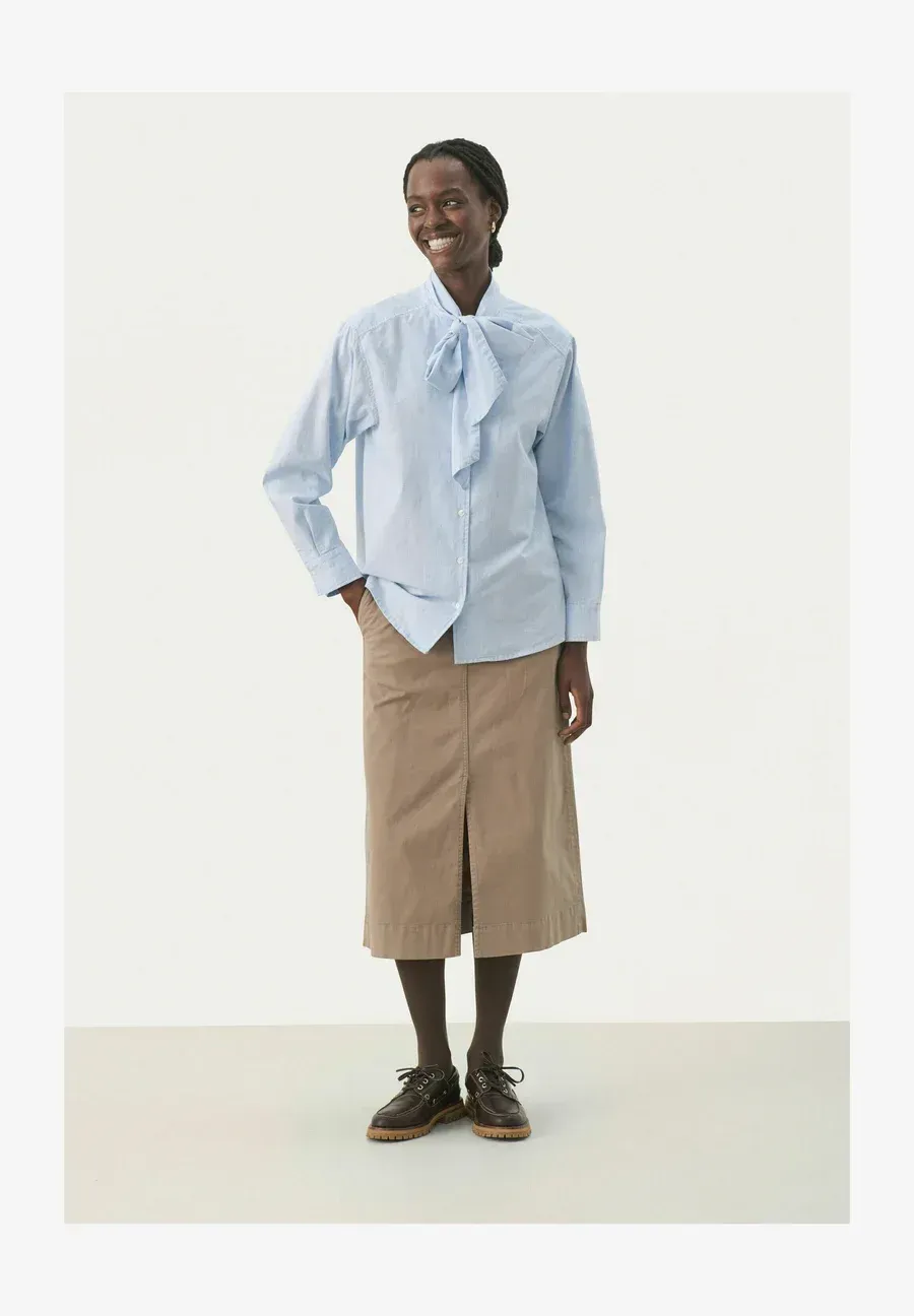 Фото № 2 с приближением к товару «‎Button-down blouse»