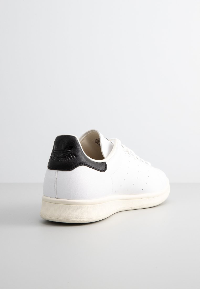 Фото № 3 с приближением к товару «‎Adidas Stan Smith »