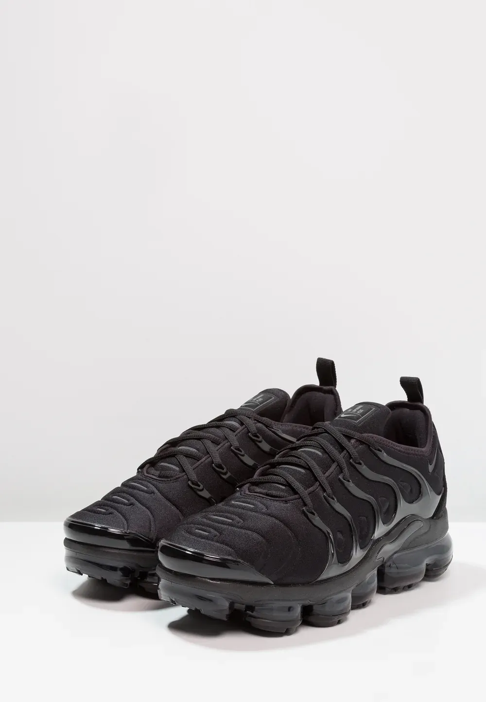 Фото № 3 с приближением к товару «‎AIR VAPORMAX PLUS»