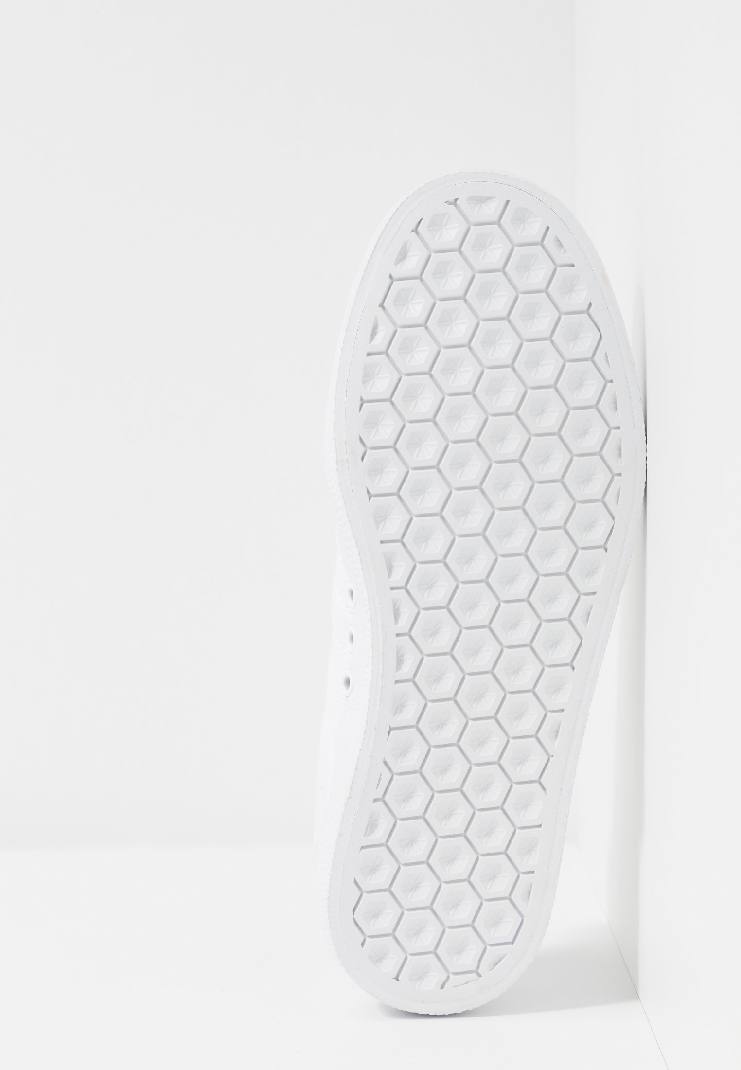 Фото № 5 с приближением к товару «‎Adidas 3mc »