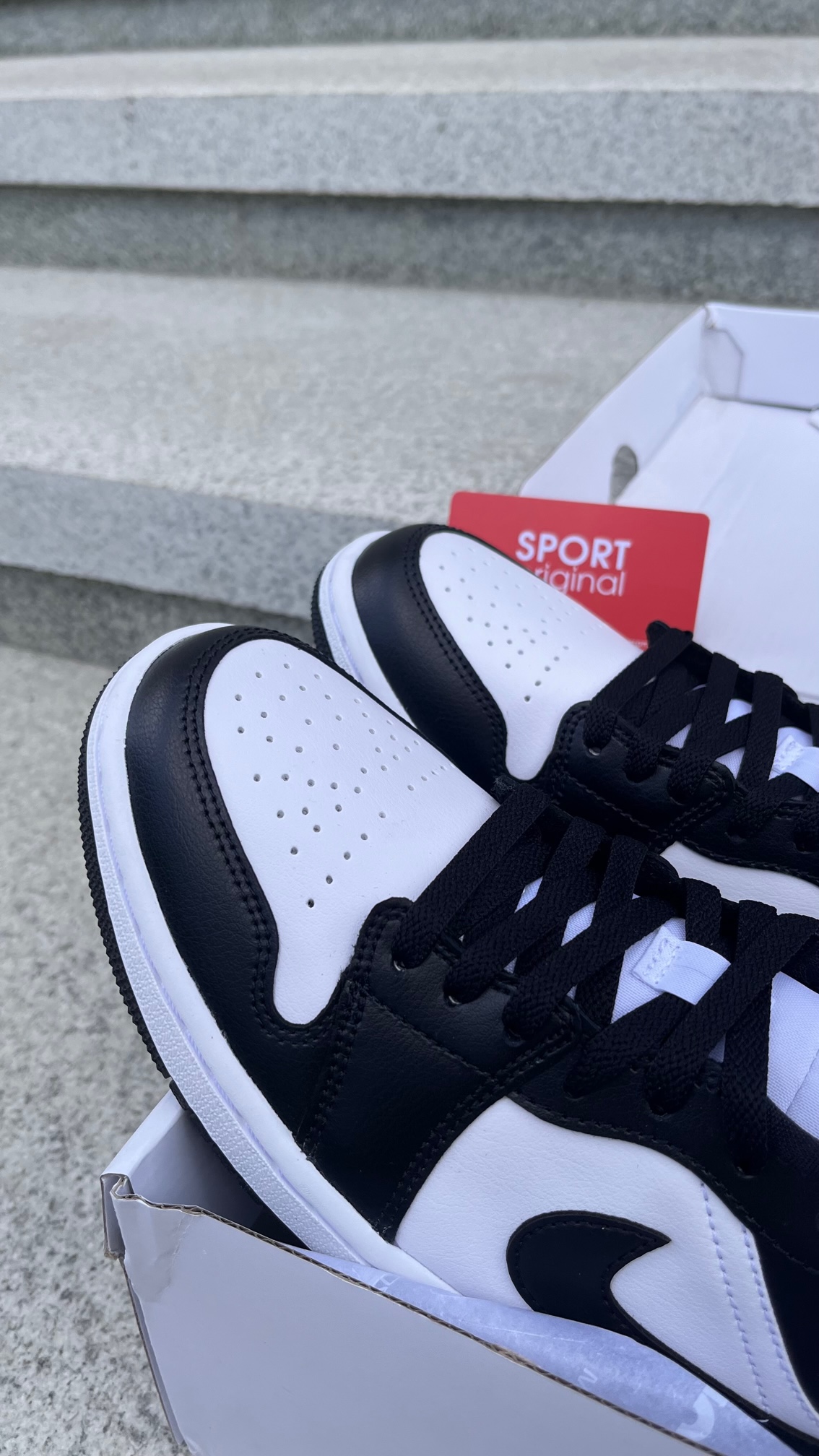 Фото № 2 с приближением к товару «‎Air Jordan 1 Low "Panda"»