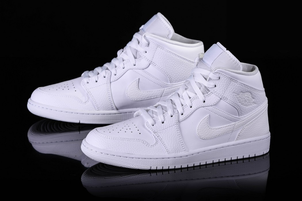 Фото № 2 с приближением к товару «‎Nike Air Jordan 1 Retro Triple 2.0»