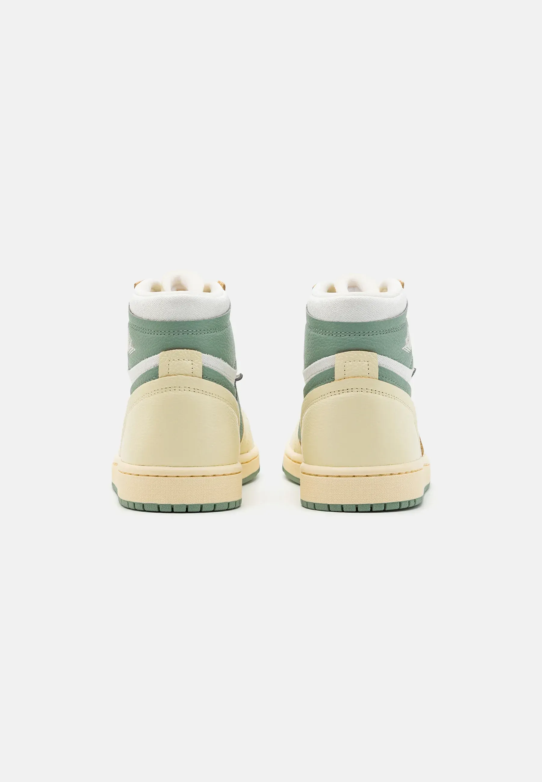 Фото № 3 с приближением к товару «‎AIR JORDAN 1 HIGH METHOD OF MAKE»