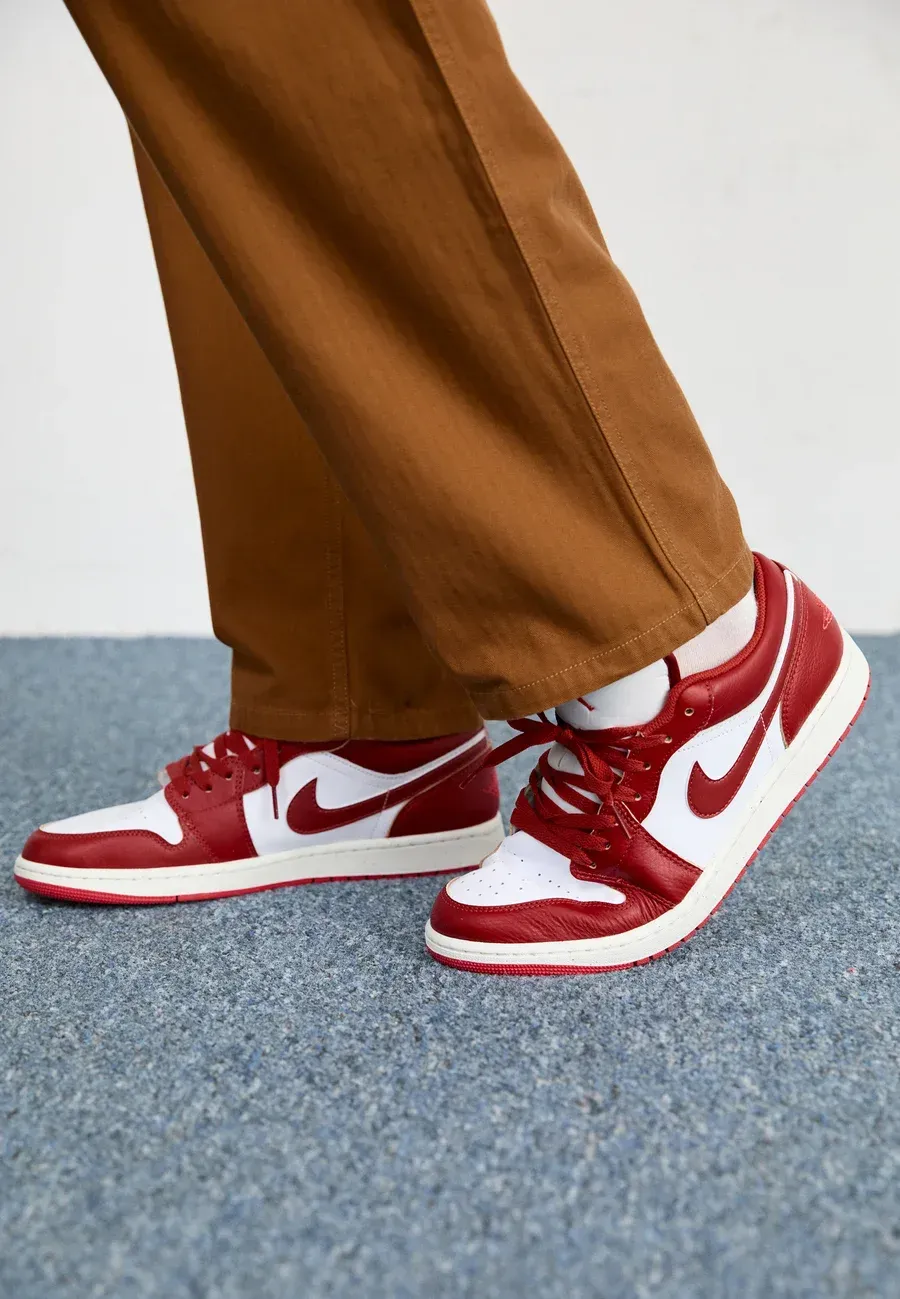 Фото № 2 с приближением к товару «‎AIR JORDAN 1 SE»