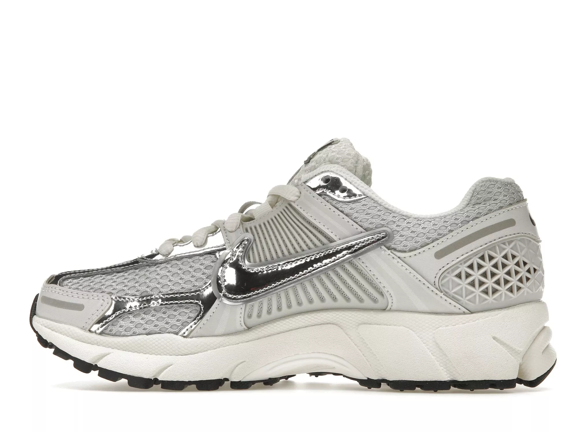 Фото № 2 с приближением к товару «‎Nike Zoom Vomero 5 Photon Dust Metallic Silver »