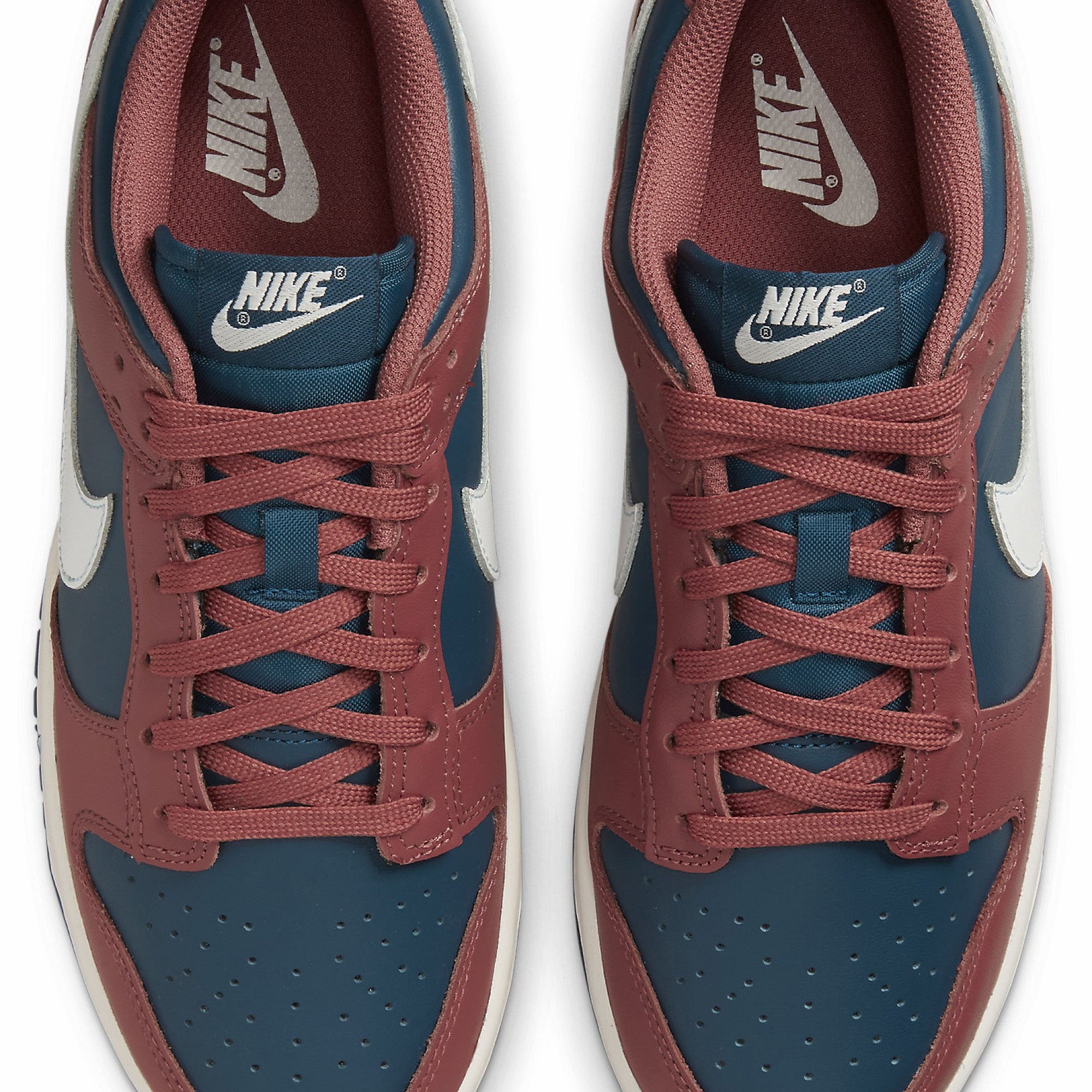 Фото № 3 с приближением к товару «‎Nike Dunk »