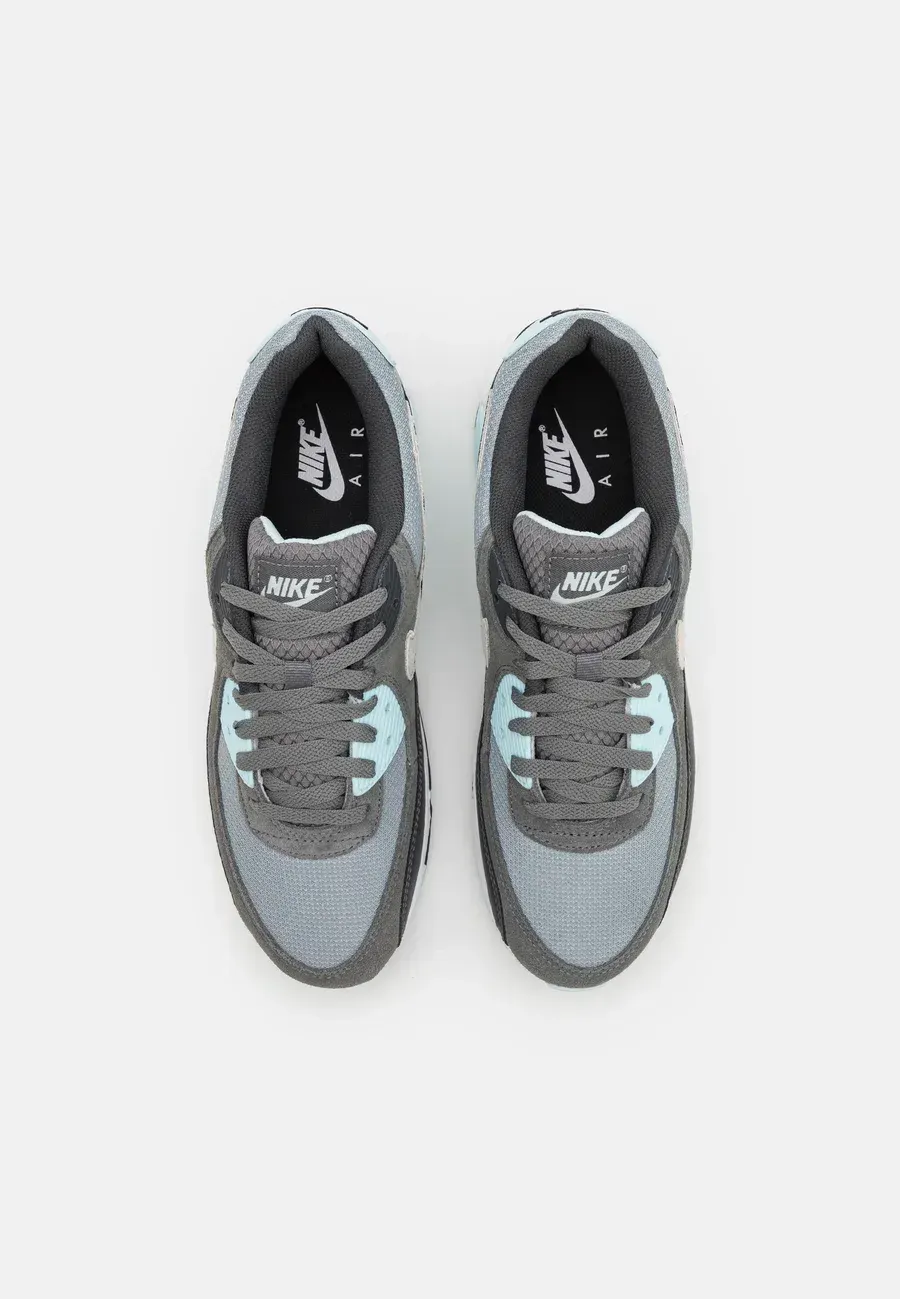 Фото № 4 с приближением к товару «‎AIR MAX 90»