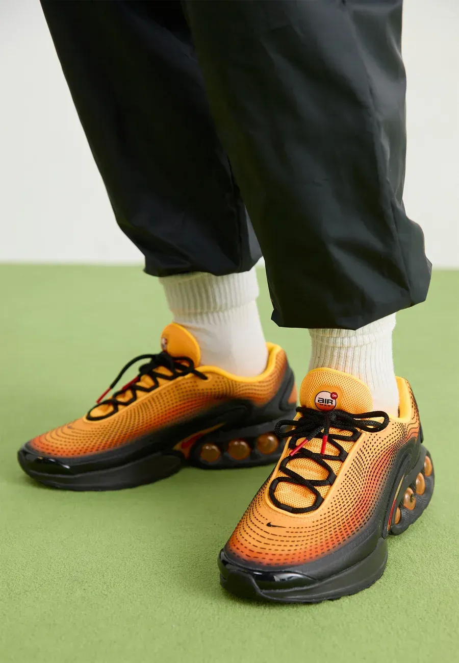 Фото № 2 с приближением к товару «‎AIR MAX DN SE»