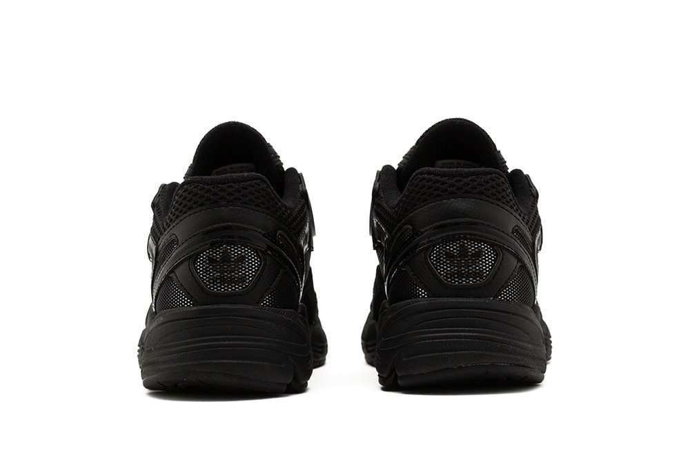 Фото № 5 с приближением к товару «‎Adidas Astir W»