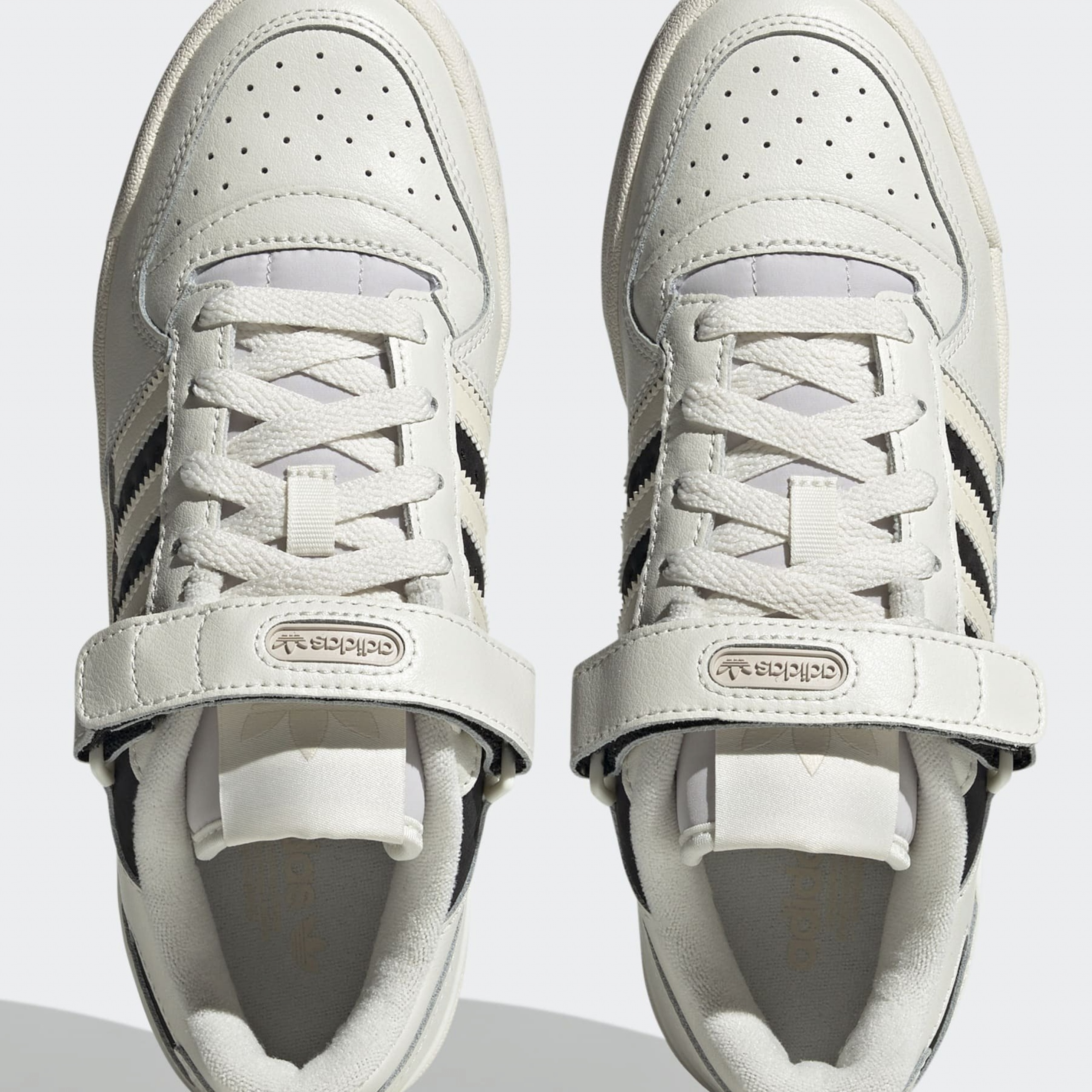 Фото № 2 с приближением к товару «‎Adidas Forum »