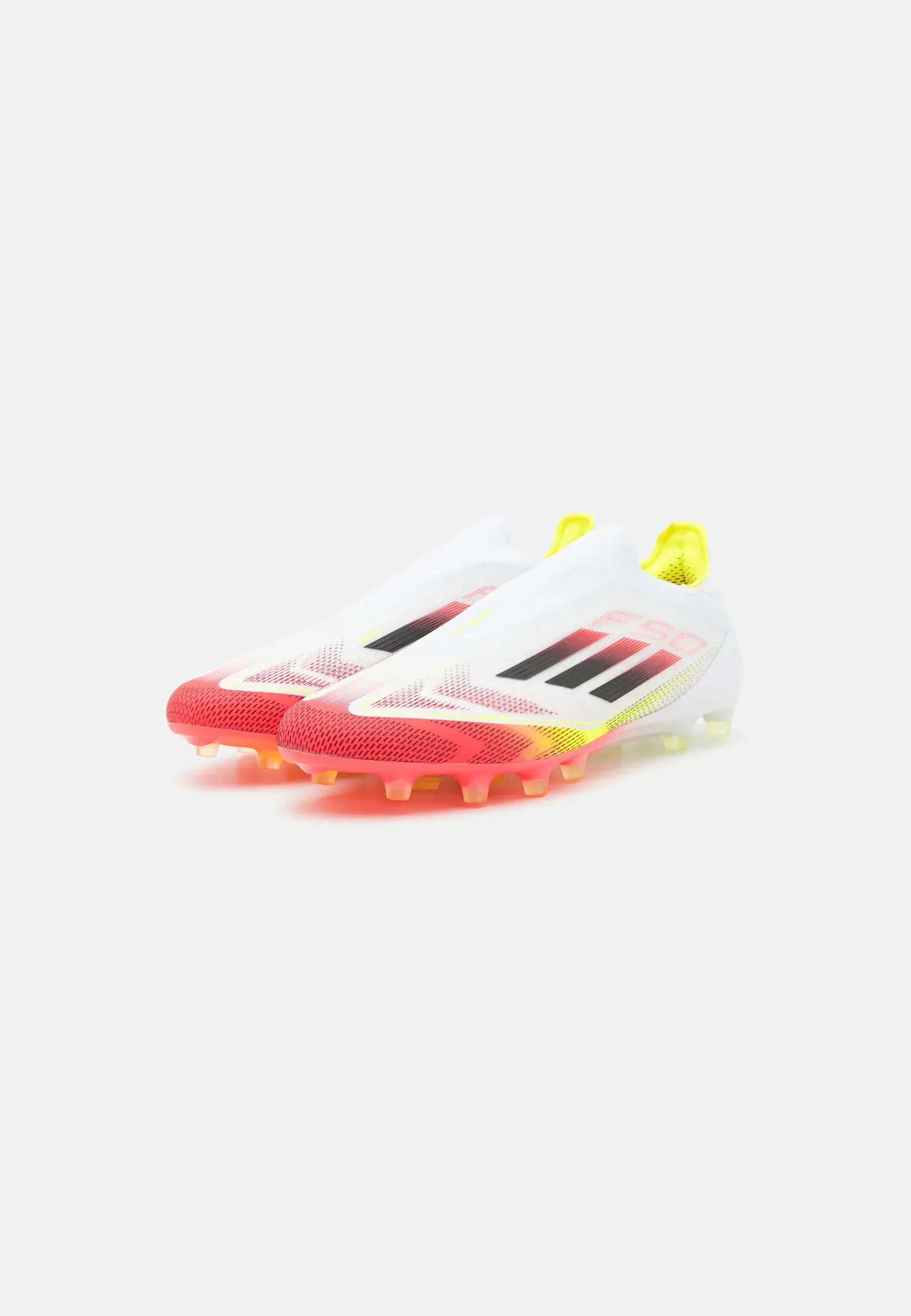 Фото № 2 с приближением к товару «‎F50 ELITE LACELESS ARTIFICIAL GRASS»