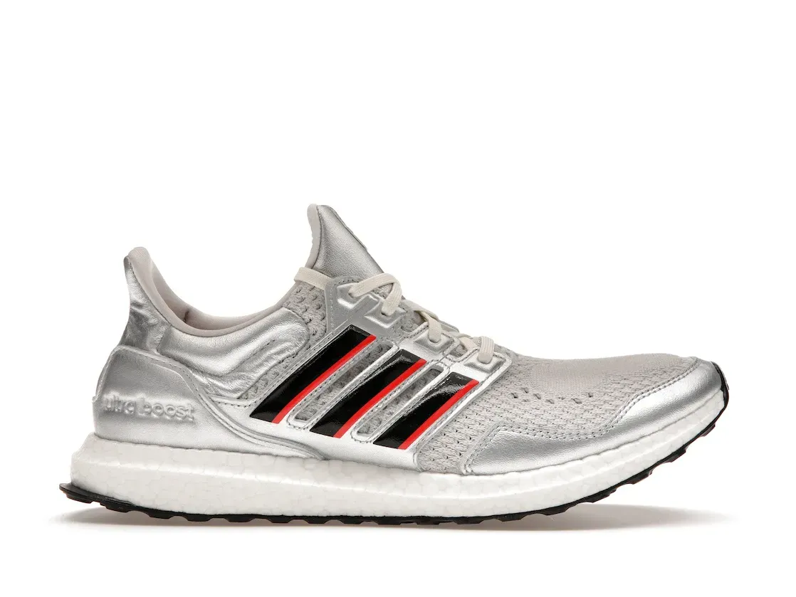 Фото № 1 с приближением к товару «‎adidas Ultra Boost 1.0 DNA Disney 100th Anniversary»