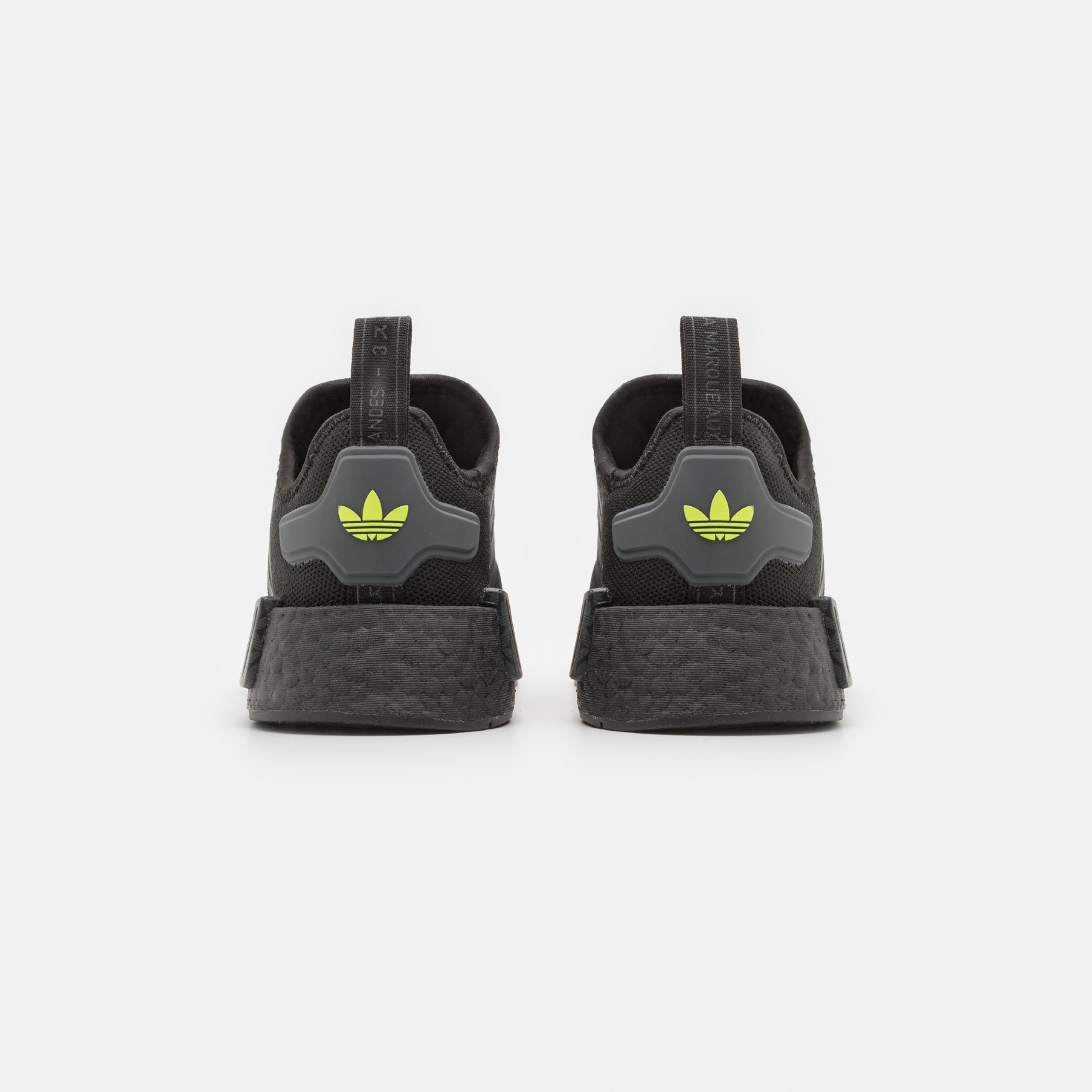 Фото № 3 с приближением к товару «‎Adidas Nmd_r1 »