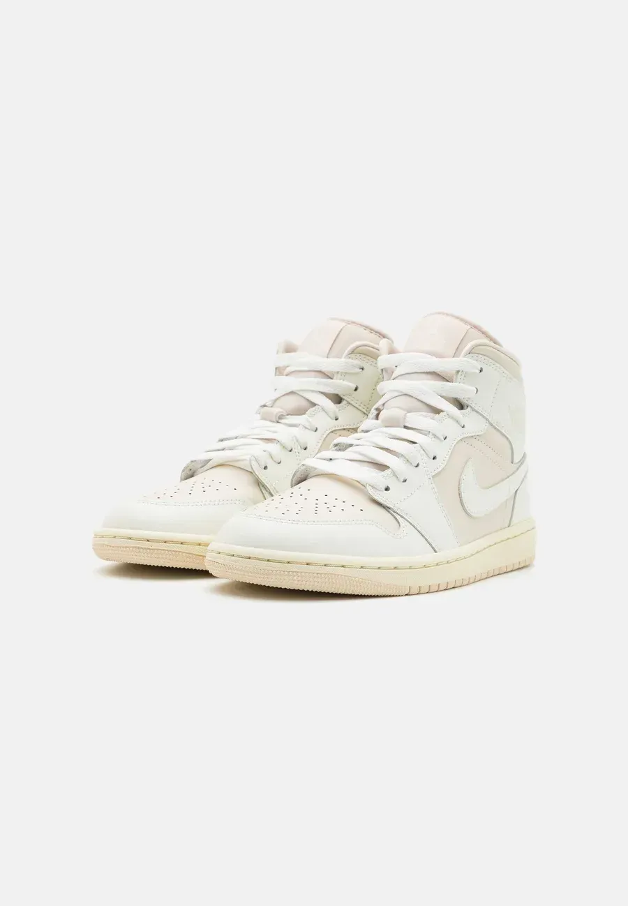 Фото № 2 с приближением к товару «‎AIR JORDAN 1 MID»