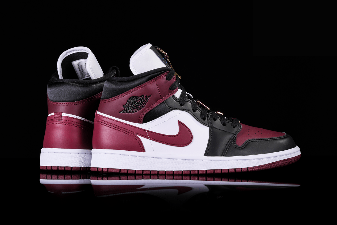 Фото № 4 с приближением к товару «‎Nike Air Jordan 1 Retro SE Wmns Dark Beetroot»