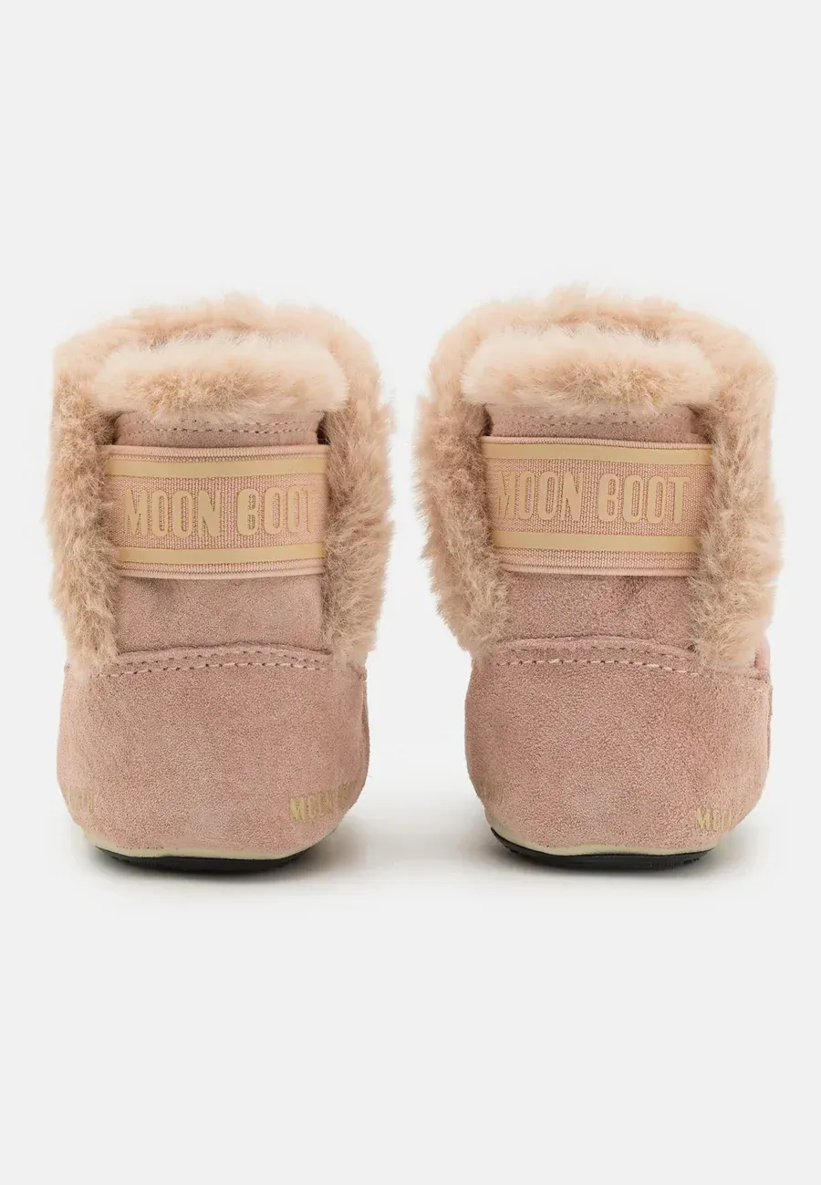 Фото № 3 с приближением к товару «‎CRIB»